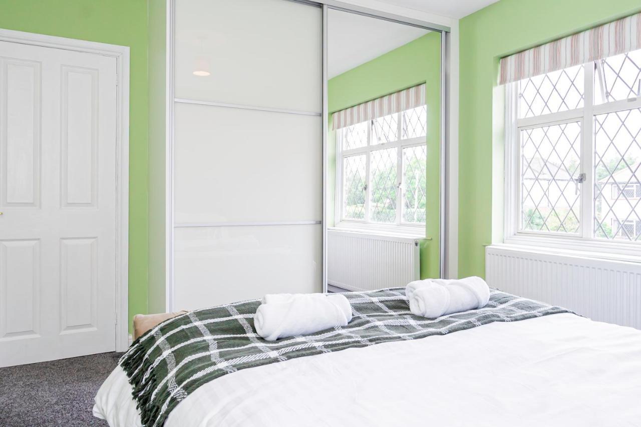 Stunning Place, Close To Windsor & Heathrow & Private Parking Burnham  Exterior foto