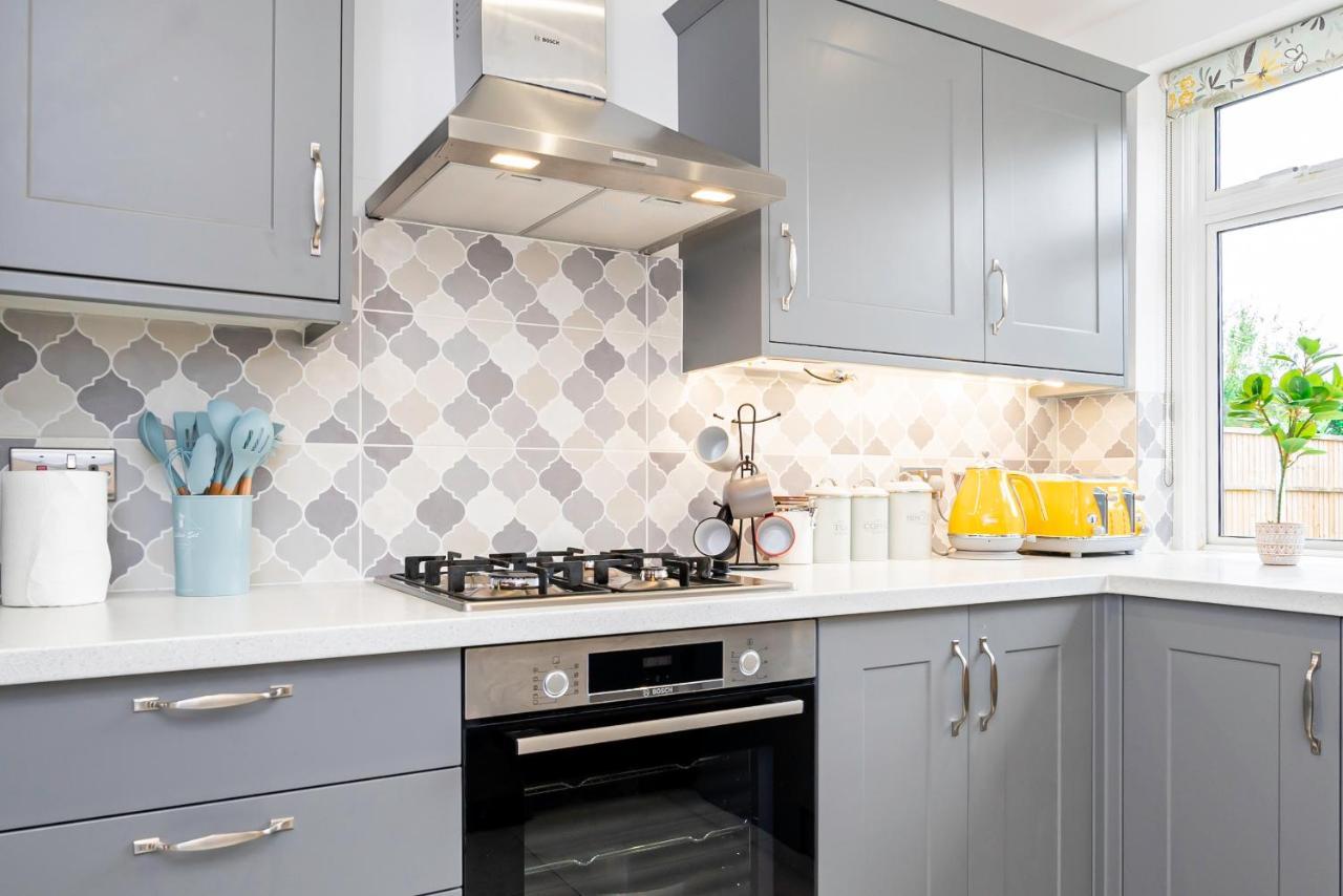 Stunning Place, Close To Windsor & Heathrow & Private Parking Burnham  Exterior foto