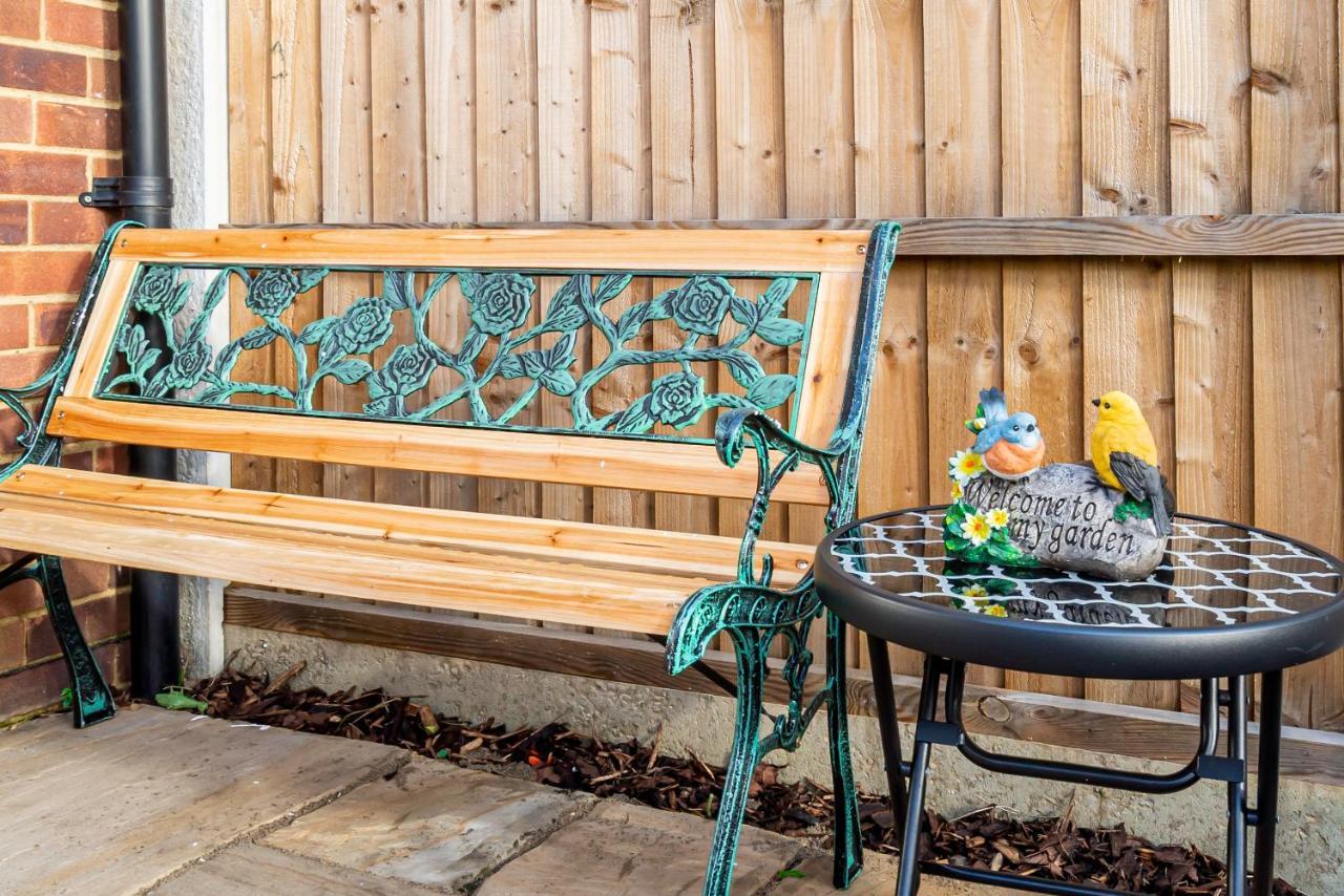 Stunning Place, Close To Windsor & Heathrow & Private Parking Burnham  Exterior foto