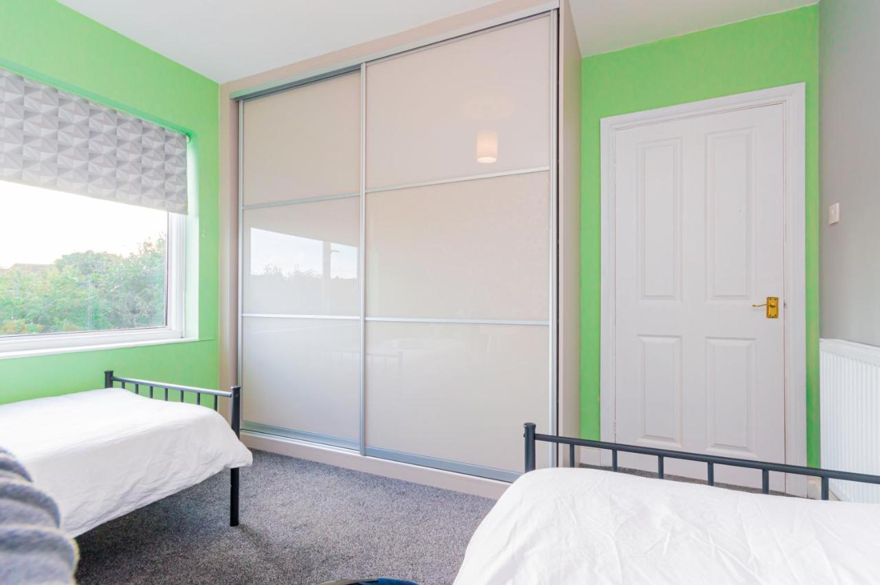 Stunning Place, Close To Windsor & Heathrow & Private Parking Burnham  Exterior foto