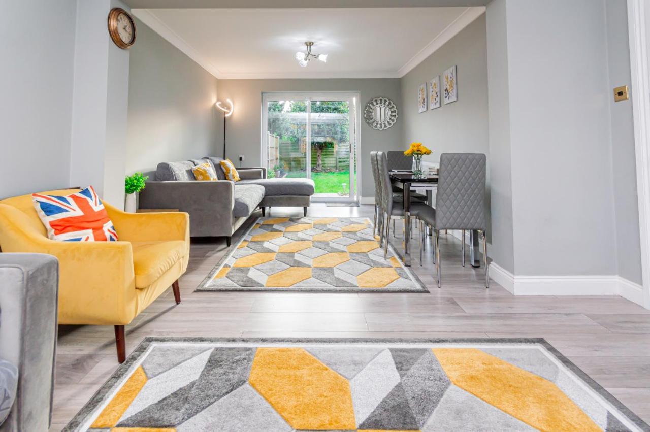 Stunning Place, Close To Windsor & Heathrow & Private Parking Burnham  Exterior foto
