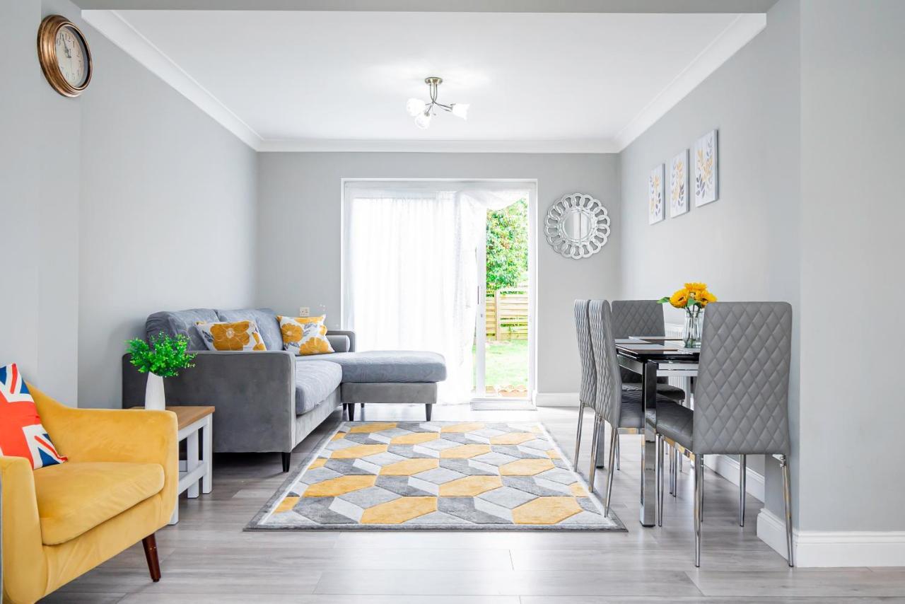 Stunning Place, Close To Windsor & Heathrow & Private Parking Burnham  Exterior foto