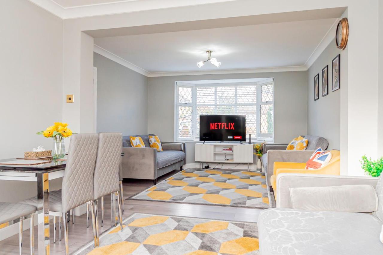 Stunning Place, Close To Windsor & Heathrow & Private Parking Burnham  Exterior foto
