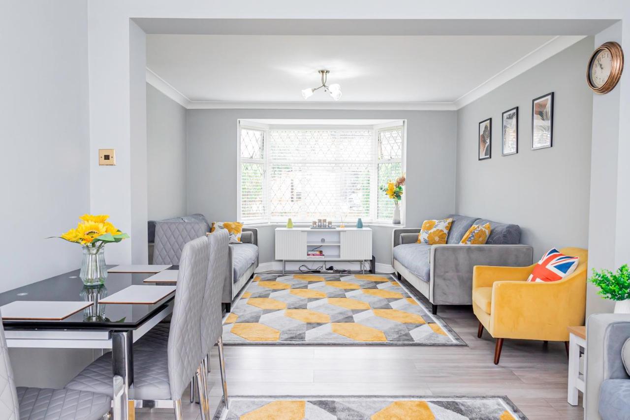 Stunning Place, Close To Windsor & Heathrow & Private Parking Burnham  Exterior foto